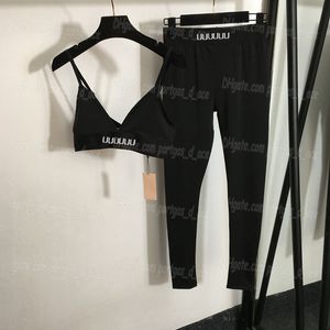 Kadınlar Sportif Sutuk Tayt Seti Tasarımcı Siyah Seksi Kırpılmış Yoga Tankları Kıyafetler Yaz Kolsuz Terzyesi Plaj Joggings Mayo Aktif Giyim Lüks Terz