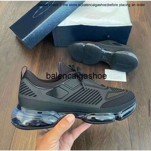 Pradshoes Top Men Prades Luxury CloudBust Air Sneakers Scarpe trasparenti in gomma grosso uomo grosso da uomo Sfoggia tessuto bianco a maglia bianca Allenatori di super qualità hg6t