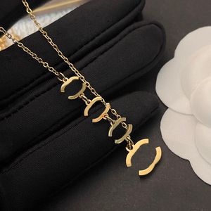 Designer Necklaces Crystal Pearl Chains Letter Pendant Brand Jewelry 18k Gold Stainless Steel Mens Womens Necklace Chain Choker Fashion Accessory Gifts