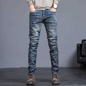 Herr jeans 2023 Nya hösten vintermens jeans vintage blå fast färg elastiska klassiska jeans män smala mode denim byxor man 27-38 y240507