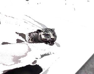 925 Sterling Silver Fashion Amethyst Sword Deot Tiger Head Thai Silver Ring Men039s Personalità prepotente Anello retrò Feline 7292016