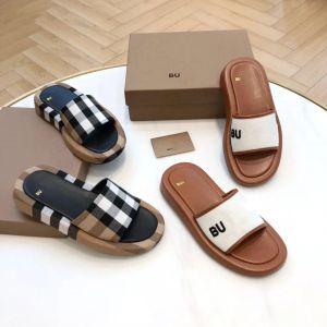 حمام السباحة الصيفي مسطح الأحذية النعال المصممة الفاخرة الصندل انزلاقات loafer mule نمط جديد أحذية عارضة القماش شريحة النساء الشاطئ منصة السفر الرملية الرملية المشي هدية الهدية