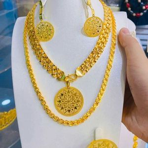 Orecchini Necclana 2024 Nuovo gioielli Dubai placcati in oro 24K set rotondo Collana Fashi
