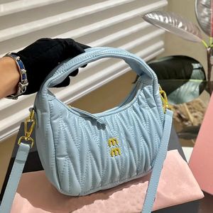 Sacche di borse di satina da donna sacchetti designer a sotto legna frizione spalla di lusso in pelle da viaggio in pelle hobo banchetto tote mezza luna matelasse bowling lolita blu arcobaleno