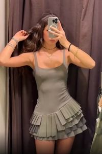 Frauen sexy unregelmäßige Faltenschlinge Kleid Mode schlanke solide ärmellose Mini -Kleider Damen Sommer weibliche Hauptstraße Vestidos