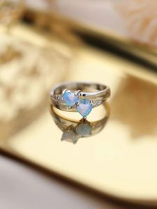 Cluster -Ringe Accessoires Herzform Blauer Opal Ring aus reinem 925 Silber mit einzigartigem Design süßer süßer Stil für Büro tragen