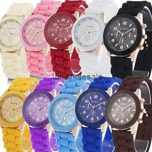 Genfer Silicone Watch Womens Koreanische Version Mode Schöne Farbschüler Freizeit Uhr