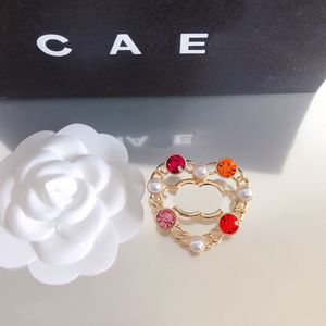 Designers Novo broches de broche em forma de coração luxuoso 18k, banhado a ouro com joias broches de amor de alta qualidade de cinzas com aniversário de casamento