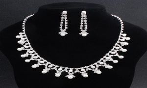 2022 Bling Peals Set di gioielli da sposa Set di cranere bianchi in argento Orecchini di perle Set di gioielli da sposa per damigelle da sposa Women7623837