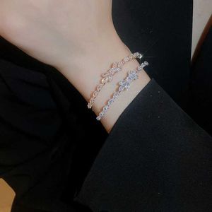 Braccialetti di fascino marchio di lusso luccicante nodo di fiocco zircone braccialetti aperti per donne di alta qualità piena di geometria braccialetti di strass retti di gioielli