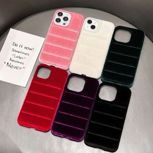 iPhone 15PROMAX電話のゴールデンベルベット15Proアンチドロップケース、14pro Solid Color Down Jacket、Women's 14