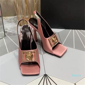 Sandal Series High Heel Womens Womens Shoes Decoration ضحلة الحذاء المكشوف بحجم 35-39