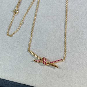 Anhänger Halskette gegen Gold CNC hochwertiger Hausknoten Qixi Halskette 18K Rosenblau-Knoten Q240507