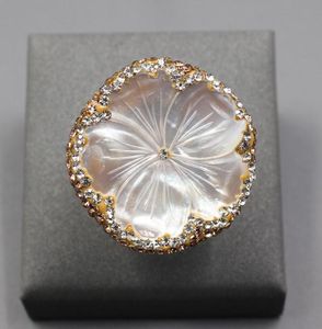 GuaiGuai Jewelry Natural White Sea Shell Carved Flower Ring Golden CZ Fashion Women Jewelry Adjustable2531607