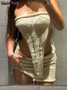 Zweiteiliger Kleid Weird Puss Crochet Sexy Frauen 2 Piece Set Slveless unregelmäßige Tube Tops+Quasten dünne Low -Neck -Rock -Clubwear -Outfits Y240508