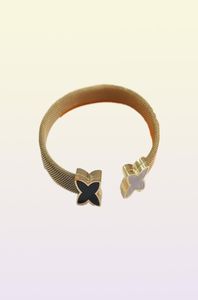 Fashion Designer Women Bracelet Bangle Charm Delicate Luxury Jewelry New Quality Magnetic Gold Leather Bracelet Wristband S5689143