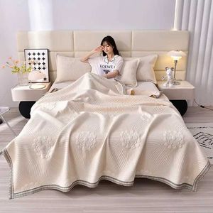 Blankets High Quality Embroidered Summer Cooling Blanket Hight End Knitted Cotton Queen Quilt Quilted Wormwood Fiber Thin Comforter Cool