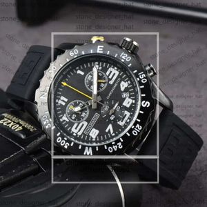 Top Men's Watch Quartz Endurance Pro Avenger Chronograph 44mm ألوان متعددة من المطاط الرجال يشاهد ساعات المعصم الزجاجية 8133