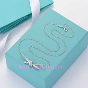 Luxury Tiifeniy Designer Pendant Necklaces New KnotT Knot Necklace Female Gu Ailing Same Style 18K Plating True Gold Bowknot Collar Chain Exquisite Temperament