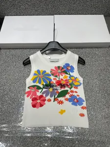 Frauen Tanks 2024 Neue Frauen -Blumenstrick -Ärmelweste Designer Mode Lady Elegante Tops