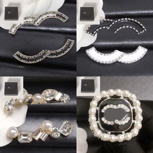 Price Brooches Crystal Brand Brooch Designer Bargain Letter Pins Pearl Jewelry Suit Pin Top Sell Men Womens Dress Marry Cloth Wedding Party Gifts with Box es