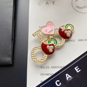 Brand Designer New Design Brooch Luxury 18k Gold-Plated Fashionable Matching Trendy Brooch Charm Cute Girl High-Quality Brooch Box Boutique Gift Party