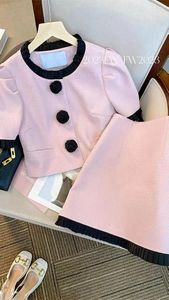 Abiti da lavoro Donne Eleganti vestiti rosa fragranti vintage top jacke e mini gonna set da due pezzi abbigliamento da ballo estivo