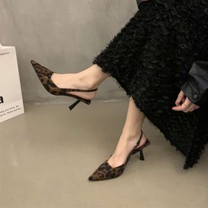 2024 Summer Leopard Punted Women Women Sandals Fashion Slip on Slingbacks scarpe da donna Sandalie per feste sexy
