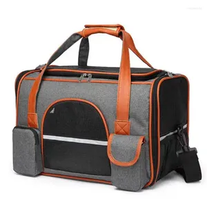 Backpack de transportadoras de gatos se encaixa nas curvas de mão escura de cachorro cinza, bolsa de viagem respirável bolsa de ombro textura macia
