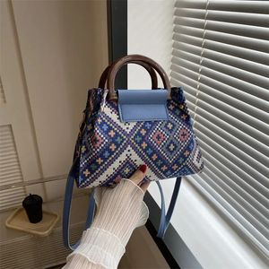 Beach Bags For Woman Chic Crossbody Bag Fashion Ethnic Style Versatile Shoulder Casual Small Square Womans 240429