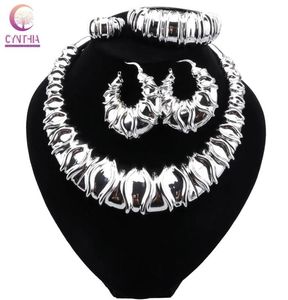 Set di gioielli placcati in argento italiano italiani Dubai Orecchini per la collana da donna di alta qualità.