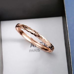 Luxus -Designer -Armband Mode klassische Stil Womens Armband Armband Armband Paar Armband Edelstahl Diamant Geschenk Givingsocial Gathering Geeignet