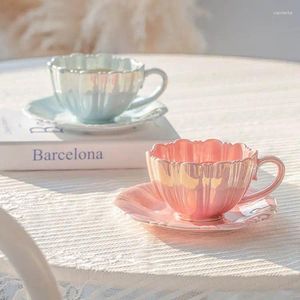 マグカップクリエイティブでシンプルな花びらパターンセラミックコーヒーカップソーサーとギフトホワイト/ピンク/ブルーのためのかわいいお茶マグカップ
