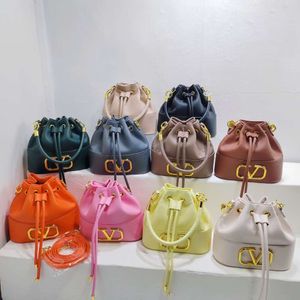 2024 New Water Bucket Fashionable and Versatile Single Shoulder Bag, Vegetable Basket, Crossbody Outgoing, Handheld Women's Bag 80% factory wholesale