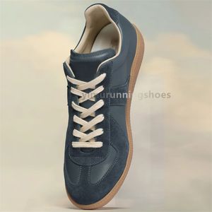 Designer tênis de tênis replicado tênis sapato de bastão de basquete 2024 Sapatos mais novos ao ar livre Mulher Moda Menina Margiela Oam Runner Trainer v1