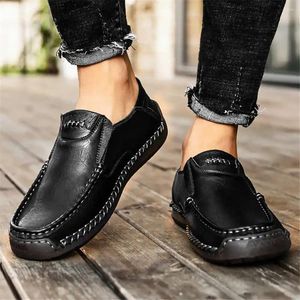 Office di scarpe casual anti-slip maschi marrone tenis vulcanize primavera 2024 sneaker per ragazzi sport krasofka womenshoes teniis