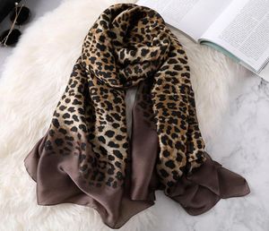 Assi visivi Vintage Leopard Silk Scarf Women Autumn Inverno Brand Silk Pashmina Shawl Foulard Ladies Fashion Head Hijab Scarpes 189855720