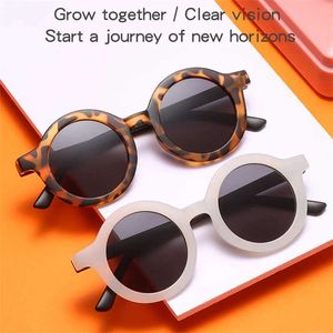 Sonnenbrille 2024 Mode runde Retro alte Männer Sonnenbrillen Multi -Farben süße Jungen und Mädchen Outdoor -Sonnenvisier für Kinder Großhandel der Retro -Brillen H240508