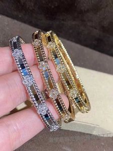 Designer armband mode lyxsmycken för älskare Hög guld fyra bladklöver Vit valentinsdag stjärna inlagt armband med vanligt vanly