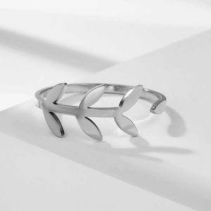 結婚指輪Skyrimミニマリズムの葉女性ステンレス鋼のゴールドカラー開いた調整可能な指輪2024ボヘミアンジュエリーギフト卸売
