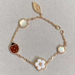 Braccialetti di fascino di moda originale Plum Blossom Necklace femmina White Plating Gold Gold Ollo Sette stella Ladybug Color Ringer Preservation Color Preservation