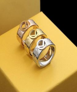 Europa America estilo moda mulher mulher titânio aço gravado f letra 18k ouro hollow out rings wide size US6us96284871