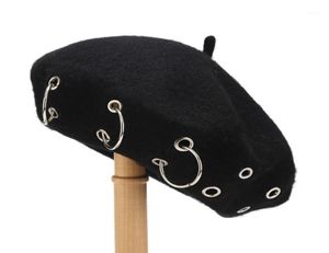 Beretti per donne ragazze punk rock anelli di ferro berretto cappelli di lana retrò pittore di lana nera Fashion Winter T1G4458200