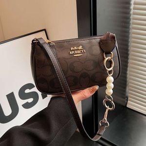 Bu yıl 2024'te kadınlar için popüler el çantası, yeni çok yönlü ve üst düzey doku crossbody niş tek omuz altı koltuk çantası, sopa çantası% 80 fabrika toptan satış