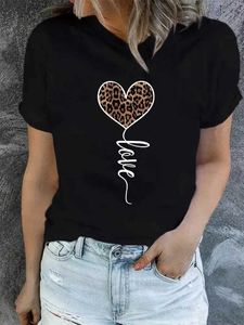 Kvinnors t-shirt svart leopard tryck hjärtformad trendig tryckt kvinnor t shirt casual kvinnor korta slve t-shirts rund hals svart kvinna t y240506
