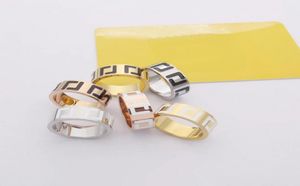 Europe America Designer Rings Stile di moda Lady Women Titanium Steel Incisid Letter F con smalto bianco 18K Gold largo anello 7908296