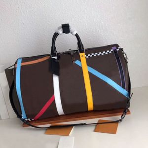 2020 Ny högkvalitativ lyxdesigner Travel Bag M55819 Fashion Color Bar Stora kapacitet Handväska utomhus modekedja väska 50x29x23 283U