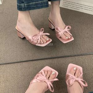 2024 Summer New Low Heeled Bow Thick Heel Slippers Wearing Sandals Women Designers