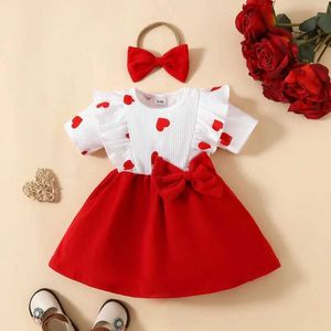 Flickans klänningar Nyfödda Baby Girl Dress Valentines Day Dress Heart Shaped Printed Ribbed Sticked Short Sleeved Princess Dressl2405