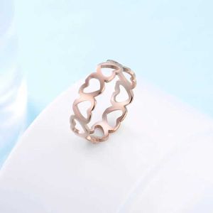 Bröllopsringar Skyrim Lovely Hollow Heart Ring rostfritt stål Romantisk rosguldfärg Casual Bröllop Förlovningsringar smycken gåva för kvinnor